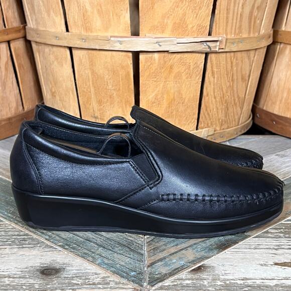 SAS Dream Black Leather Made in USA Comfort Slip-On Loafers Womens 8.5 NARROW - Picture 1 of 11